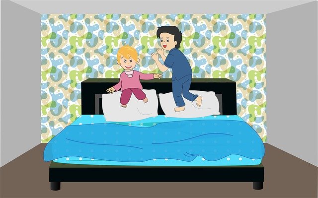 děti skáčou na posteli